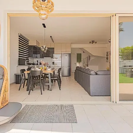 Perfect Seaside Escape With Privacy ! * מזוטוס