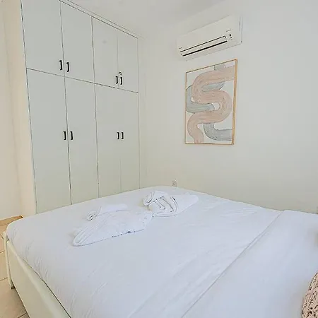 Perfect Seaside Escape With Privacy ! בית הארחה *